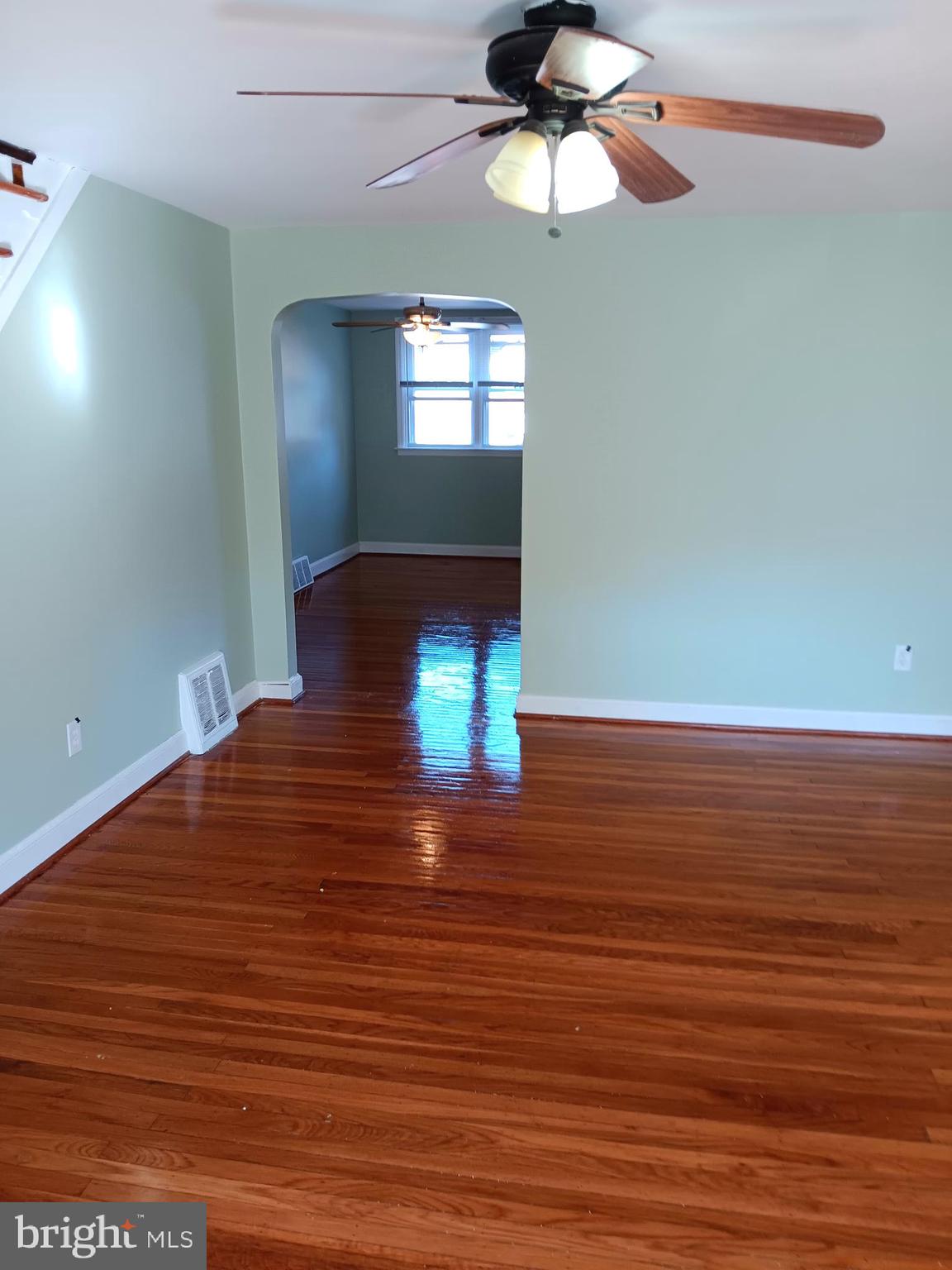 1027 Windsor Road Collingdale, PA 19023 - Photo 5 of 26 Living Rm