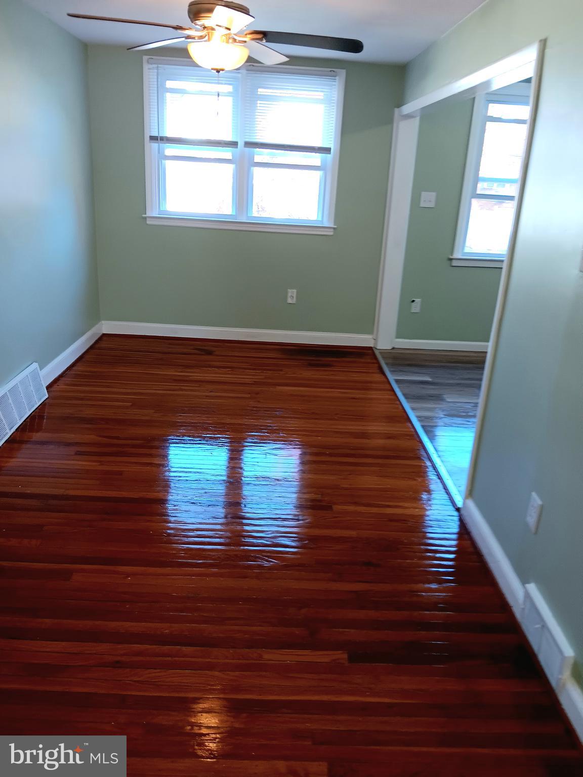 1027 Windsor Road Collingdale, PA 19023 - Photo 6 of 26 Dining Rm