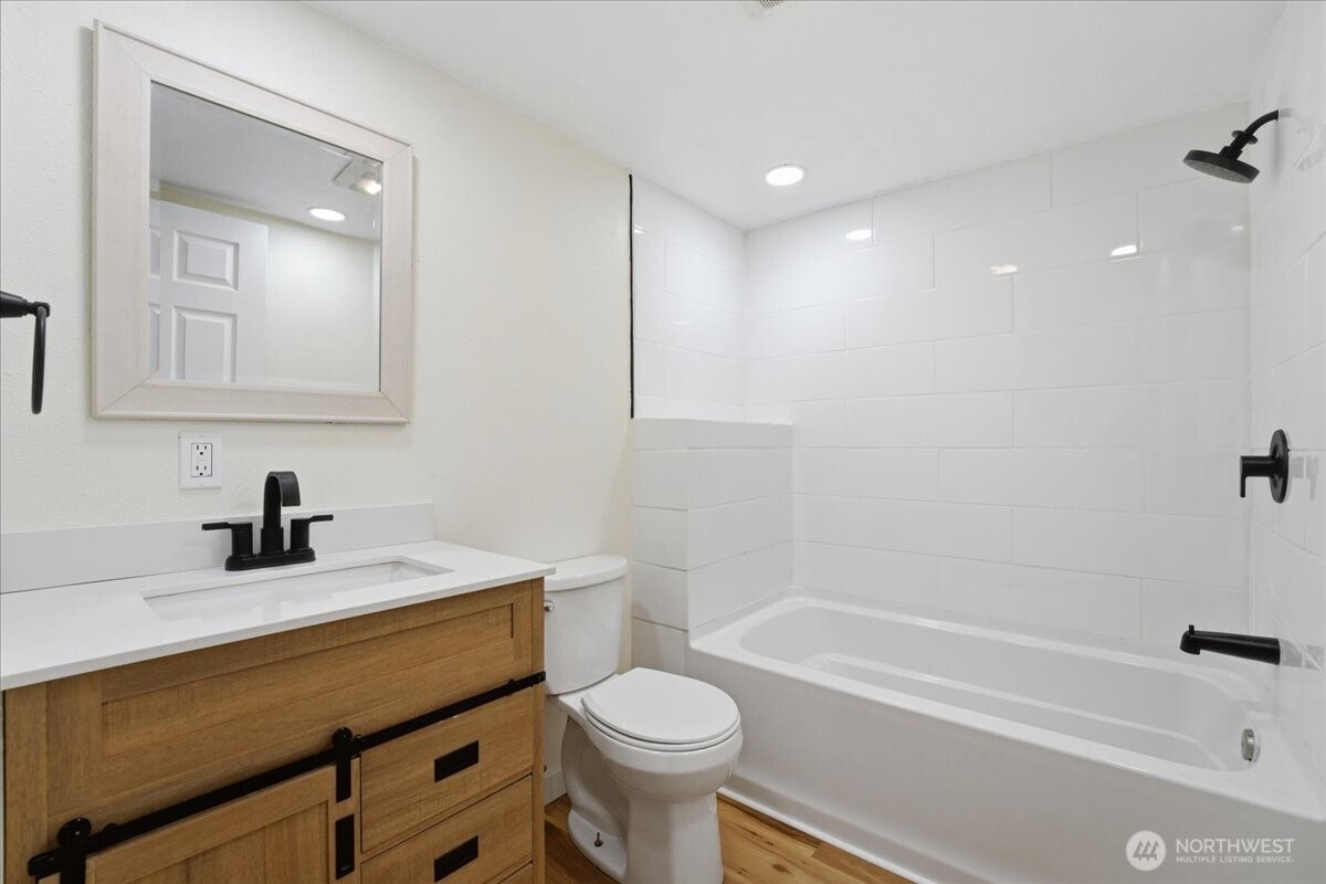 293 Barkley Road Manson, WA 98831 - Photo 19 of 40 a bathroom with a sink a toilet and a bathtub