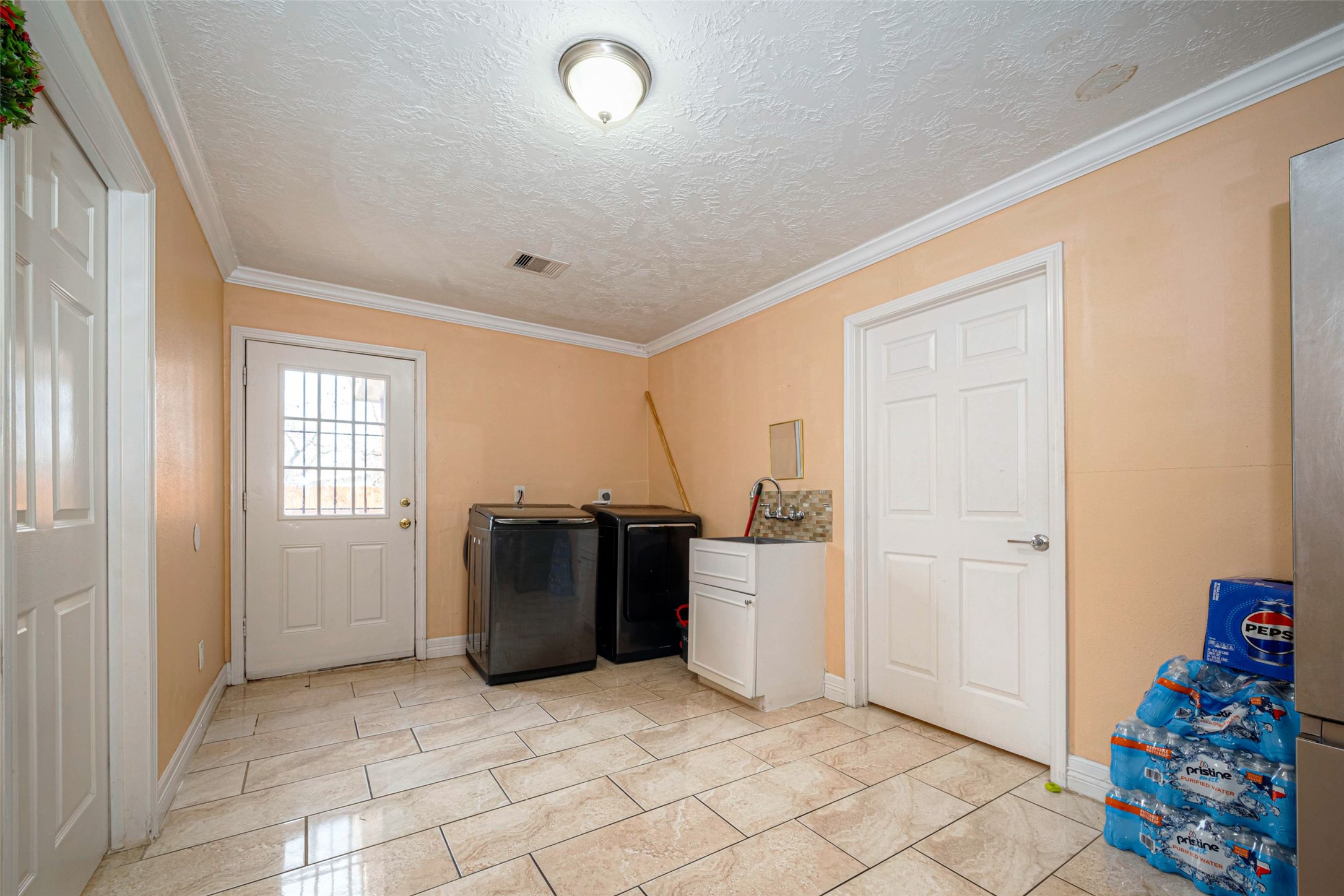 7318 Jutland Road Houston, TX 77033 - Photo 11 of 20 At the end of the home we have an open space where you can get creative and add more storage, create a mudroom, laundry room, etc.