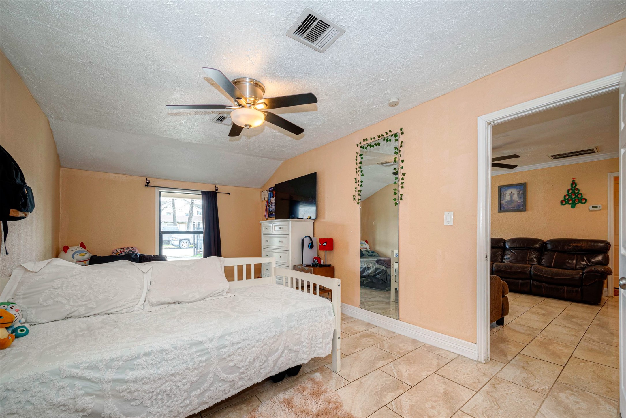 7318 Jutland Road Houston, TX 77033 - Photo 15 of 20 Third bedroom off the living space