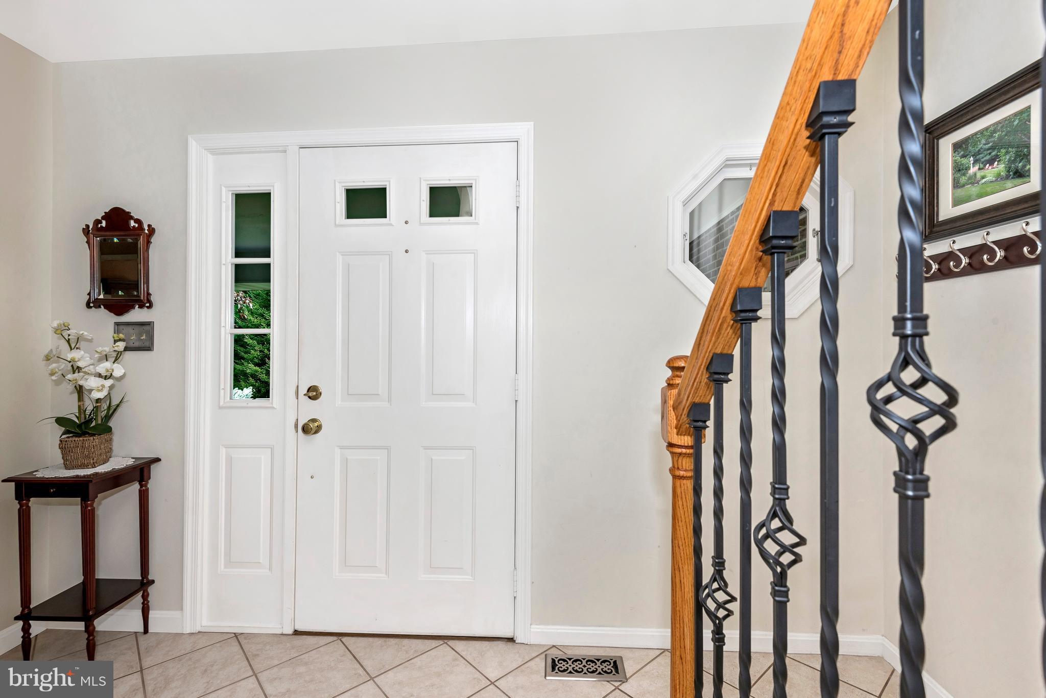 2665 Gilbert Road Mount Airy, MD 21771 - Photo 4 of 30 Warm and Inviting Entryway/Foyer