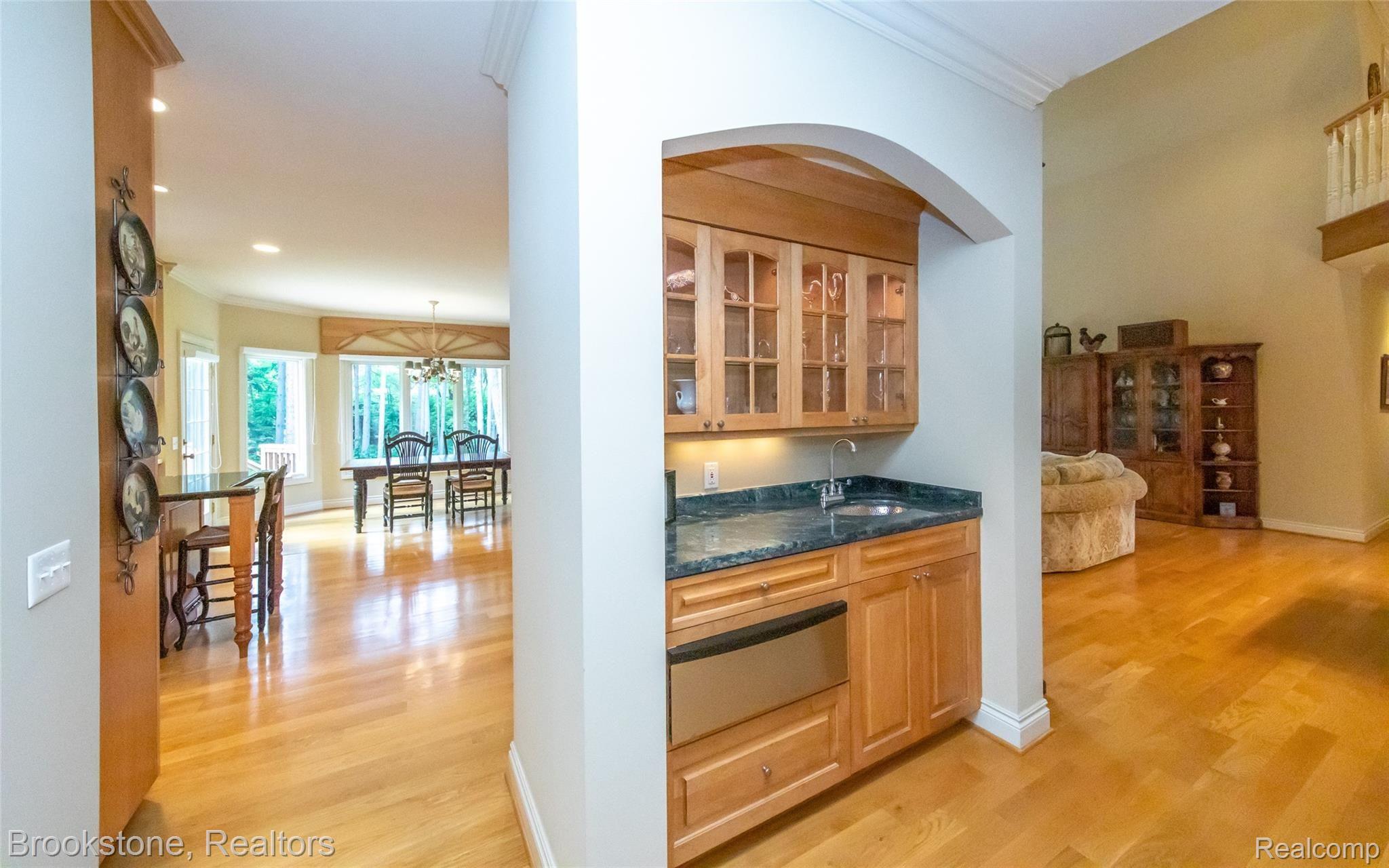 7608 Devins Ridge Clarkston, MI 48348 - Photo 17 of 42 Butlers Pantry