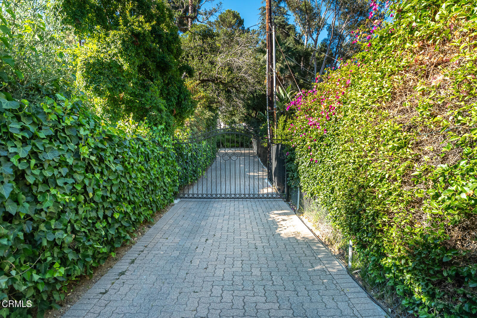 1437 Hillside Drive Glendale, CA 91208 - Photo 29 of 29 a view of a pathway both side of the house