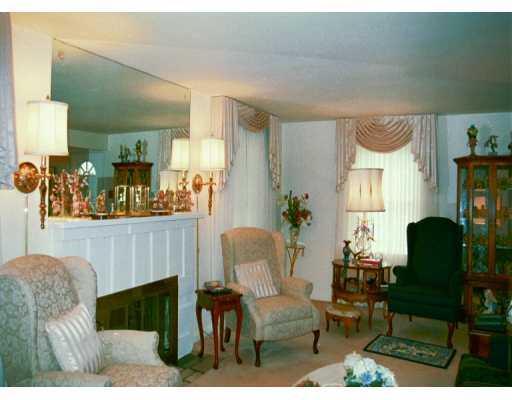 904 Greenhill Road Pittsburgh, PA 15209 - Photo 3 of 8 Living Room.