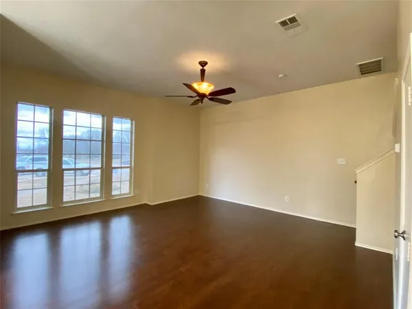 $1,895 | 550 Monarch Drive, Lancaster, TX 75146