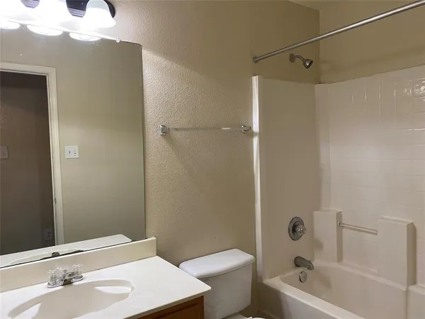 $1,895 | 550 Monarch Drive, Lancaster, TX 75146