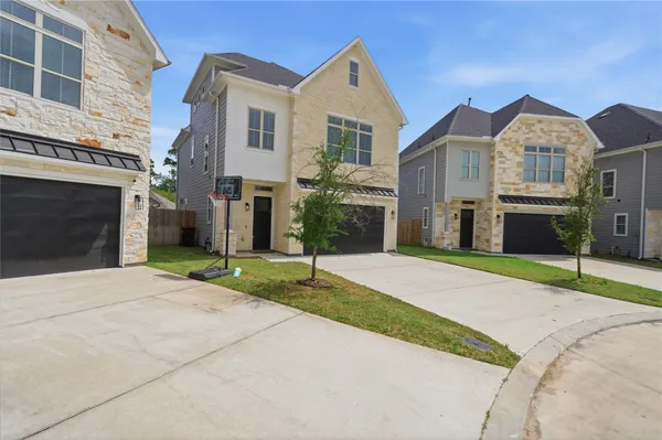 $3,000 | 4903 Curiosity Court, Houston, TX 77069