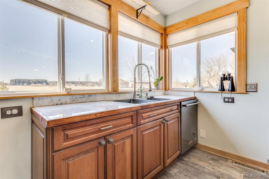 8014 Imlay City Road Avoca, MI 48006 - Photo 23 of 47