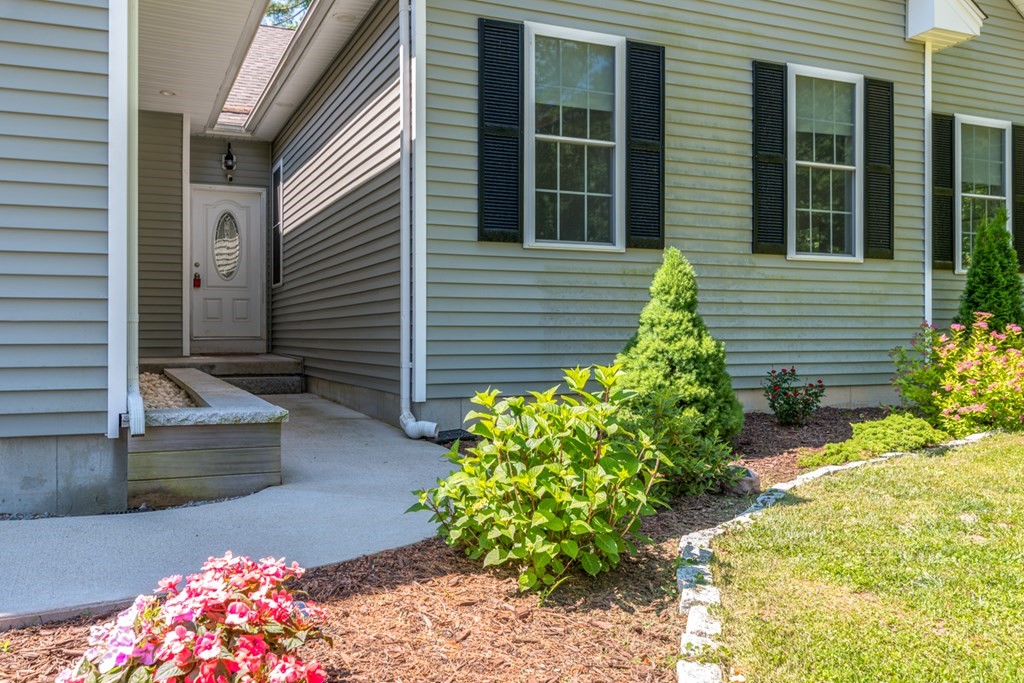 38 Warren Road Sturbridge, MA 01518 - Photo 3 of 42