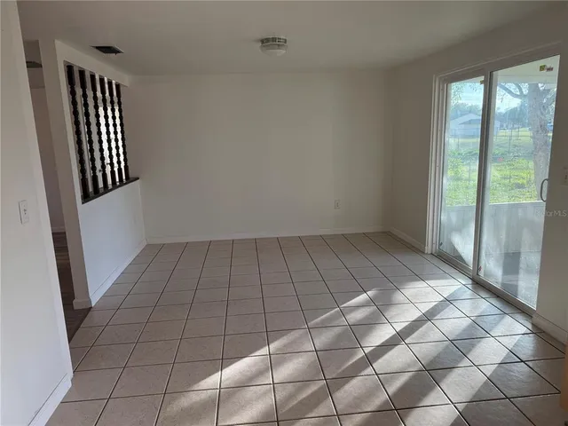 $1,800 | 6039 20th Street, Zephyrhills, FL 33542