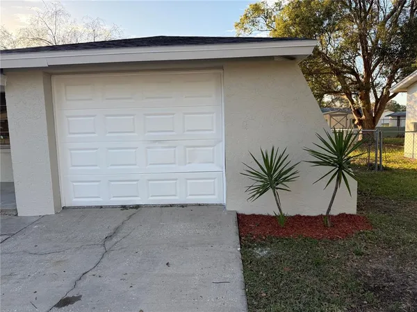 $1,750 | 6039 20th Street, Zephyrhills, FL 33542