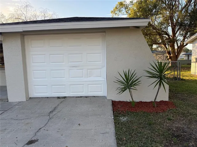 $1,800 | 6039 20th Street, Zephyrhills, FL 33542