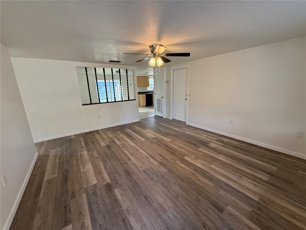 6039 20th Street Zephyrhills, FL 33542 - Photo 5 of 31