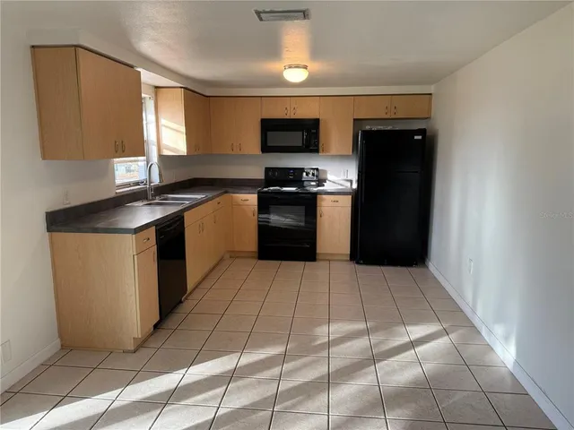 $1,800 | 6039 20th Street, Zephyrhills, FL 33542