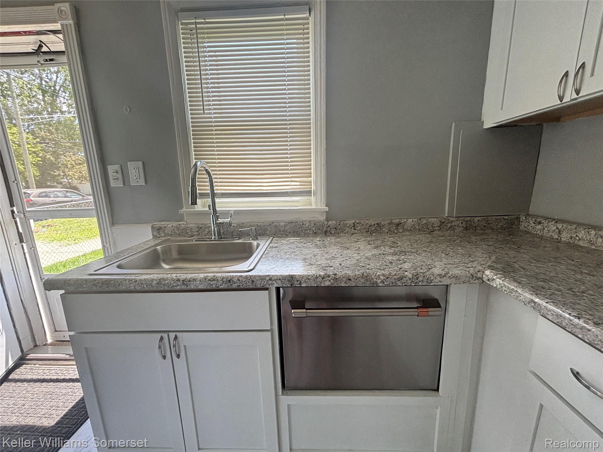 11130 Stephens Road Warren, MI 48089 - Photo 6 of 11