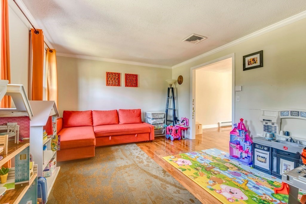 8 Flintlocke Road Franklin, MA 02038 - Photo 8 of 36 Gallery Image 8