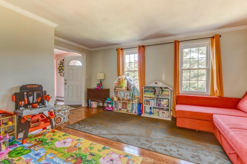 8 Flintlocke Road Franklin, MA 02038 - Photo 9 of 36 Gallery Image 9