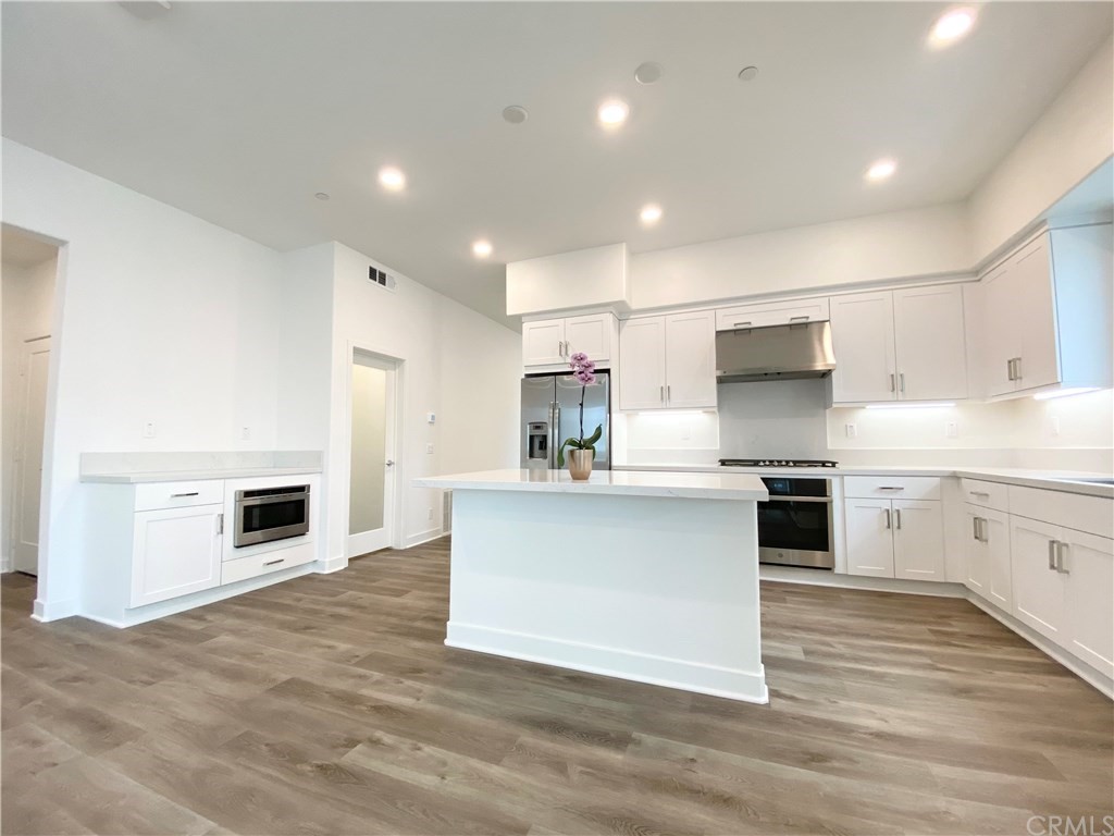 375 Transport Tustin, CA 92782 - Photo 7 of 35