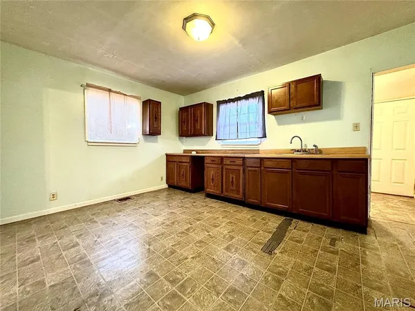$54,900 | 1202 North Madison Street, Litchfield, IL 62056
