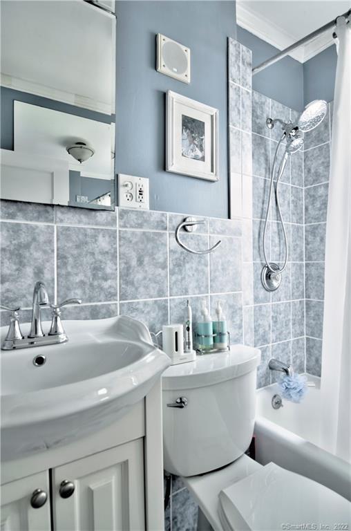 37 Rowsley Street, Unit 6 Bridgeport, CT 06605 - Photo 6 of 17 a bathroom with a sink mirror toilet and bathtub