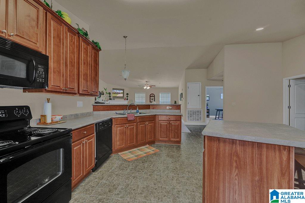 605 Hidden Brook Trail Alabaster, AL 35114 - Photo 2 of 10