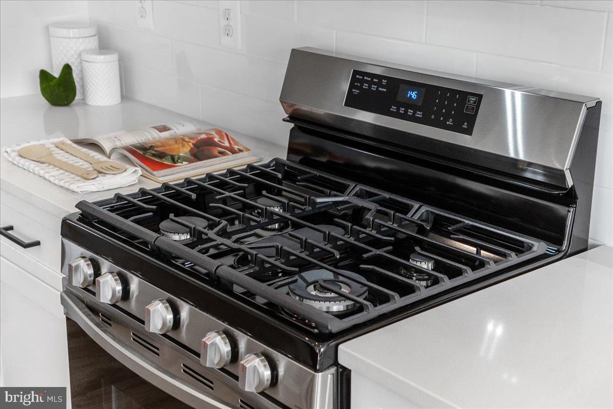 641 Swallowtail Drive Frederick, MD 21703 - Photo 15 of 52 a close up of a stove sitting inside of a kitchen