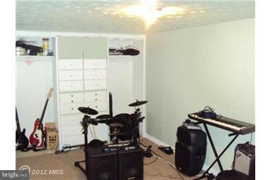 566 Welbrook Road Essex, MD 21221 - Photo 2 of 9 Interior (General)