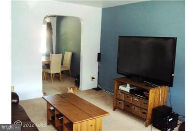 566 Welbrook Road Essex, MD 21221 - Photo 6 of 9 Living Room