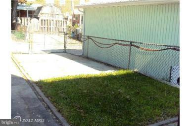 566 Welbrook Road Essex, MD 21221 - Photo 7 of 9 Exterior (Rear)
