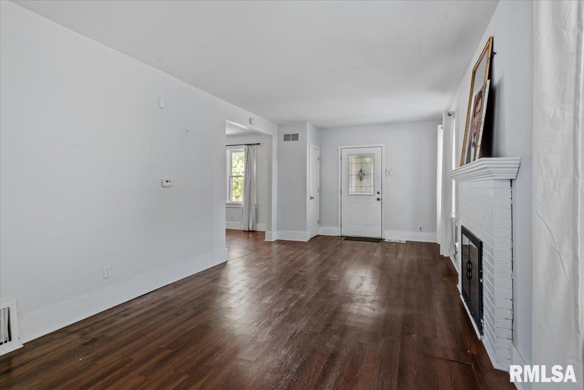 872 South MacArthur Boulevard Springfield, IL 62704 - Photo 8 of 37