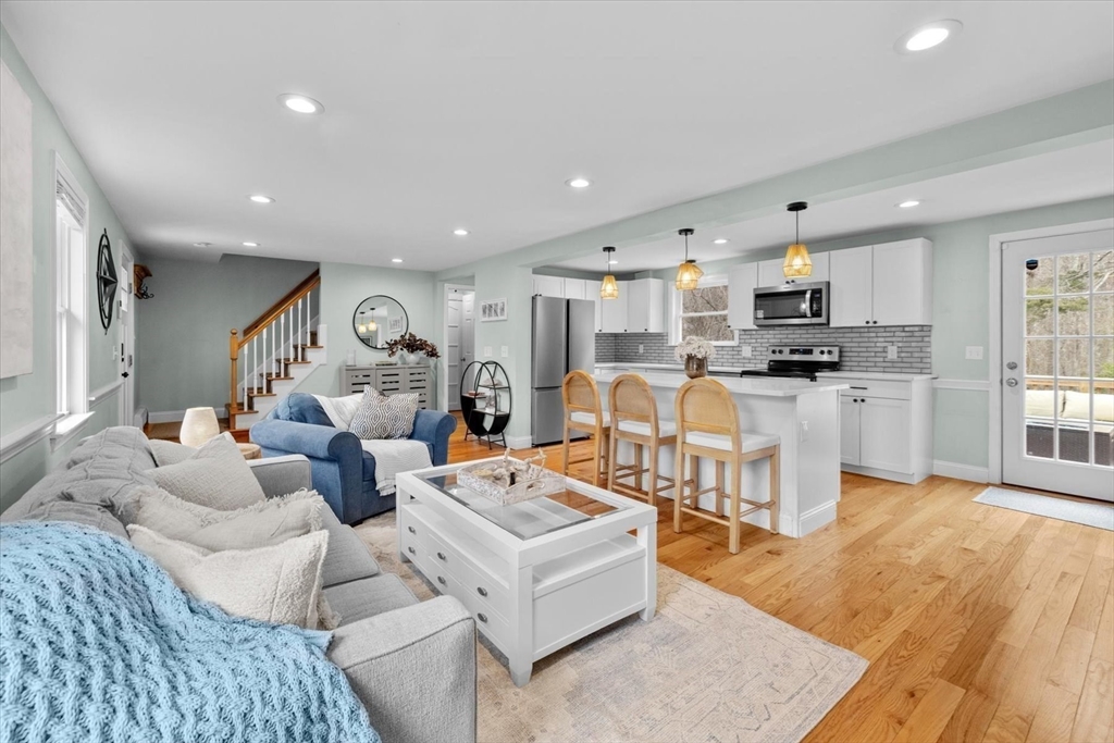 184 Booth Hill Road Scituate, MA 02066 - Photo 9 of 24