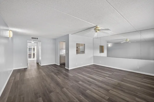 $1,575 | 700 Village Green Court, Unit 206, Palm Springs, FL 33461