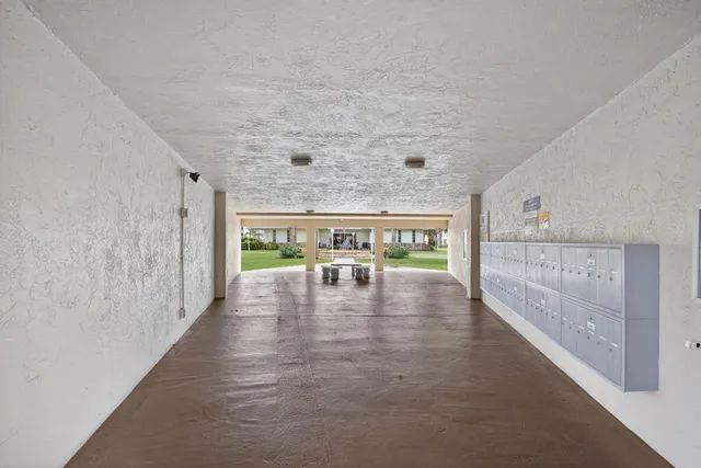 $1,450 | 700 Village Green Court, Unit 206, Palm Springs, FL 33461