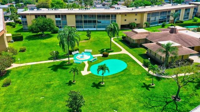 $1,450 | 700 Village Green Court, Unit 206, Palm Springs, FL 33461