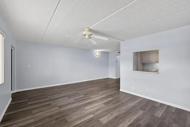 $1,575 | 700 Village Green Court, Unit 206, Palm Springs, FL 33461