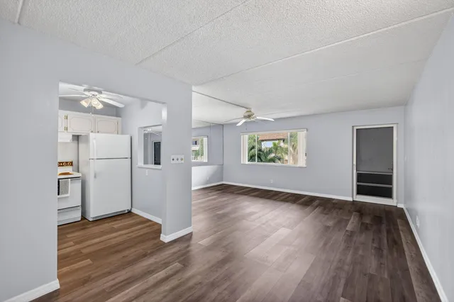 $1,575 | 700 Village Green Court, Unit 206, Palm Springs, FL 33461