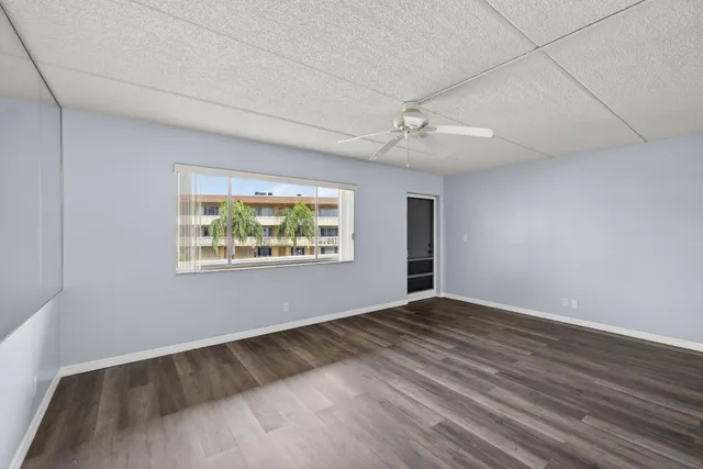 $1,450 | 700 Village Green Court, Unit 206, Palm Springs, FL 33461