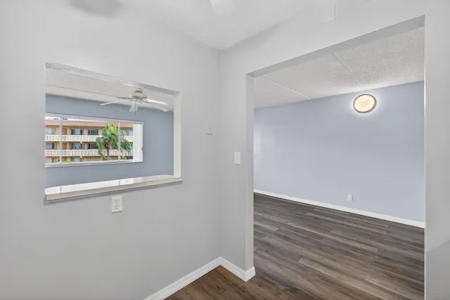 $1,450 | 700 Village Green Court, Unit 206, Palm Springs, FL 33461