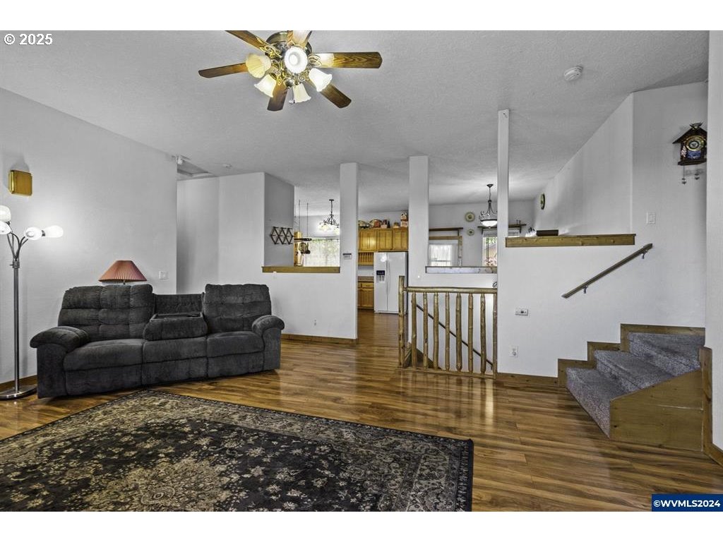 5465 Sams Place Southeast Turner, OR 97392 - Photo 7 of 46 a living room with furniture