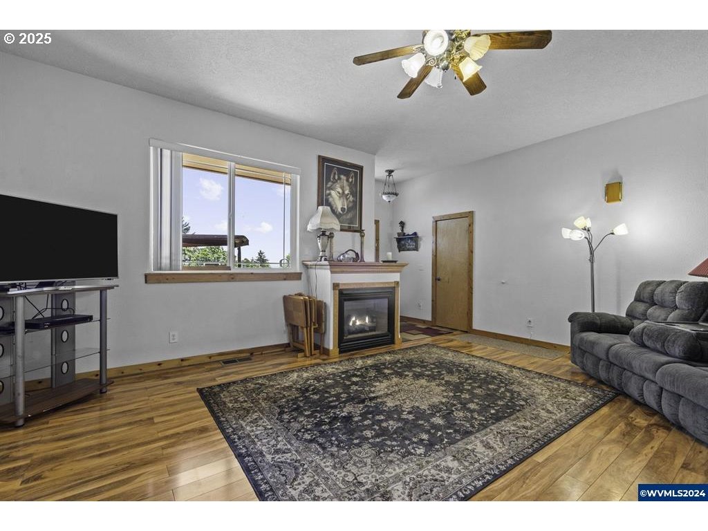 5465 Sams Place Southeast Turner, OR 97392 - Photo 8 of 46 a living room with furniture and a flat screen tv