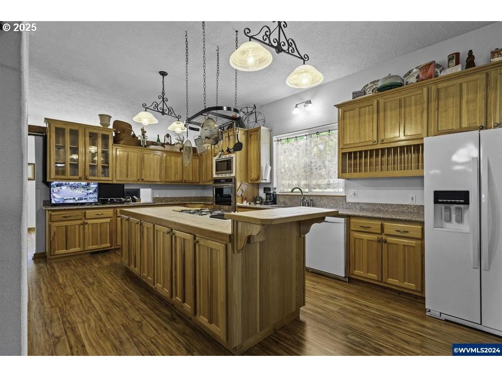 5465 Sams Place Southeast Turner, OR 97392 - Photo 10 of 46 a kitchen with stainless steel appliances granite countertop a sink a stove and cabinets
