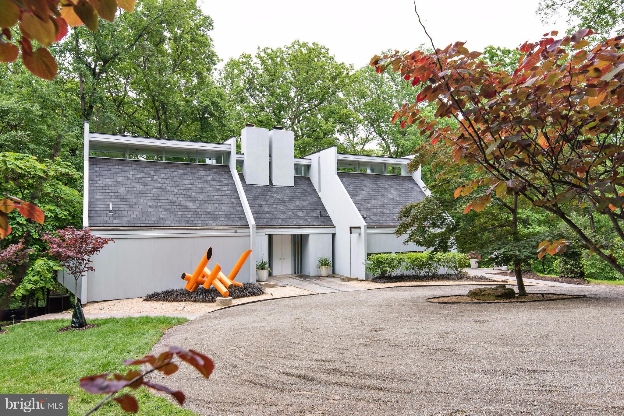 8630 Overlook Road McLean, VA 22102 - Photo 1 of 30 Front
