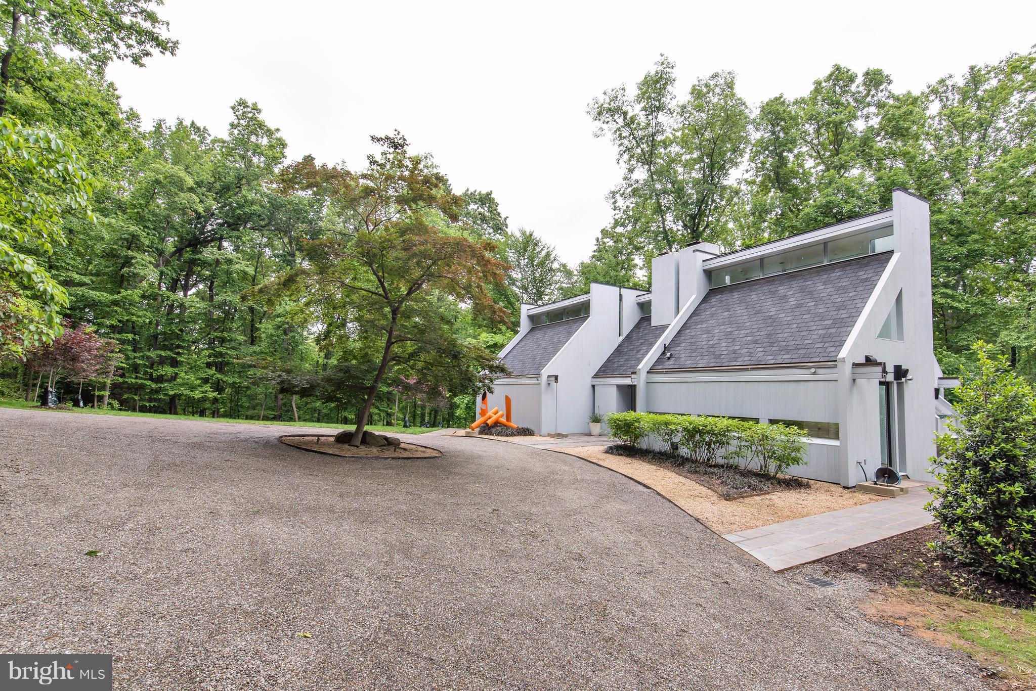 8630 Overlook Road McLean, VA 22102 - Photo 2 of 30 Front, Circular Driveway