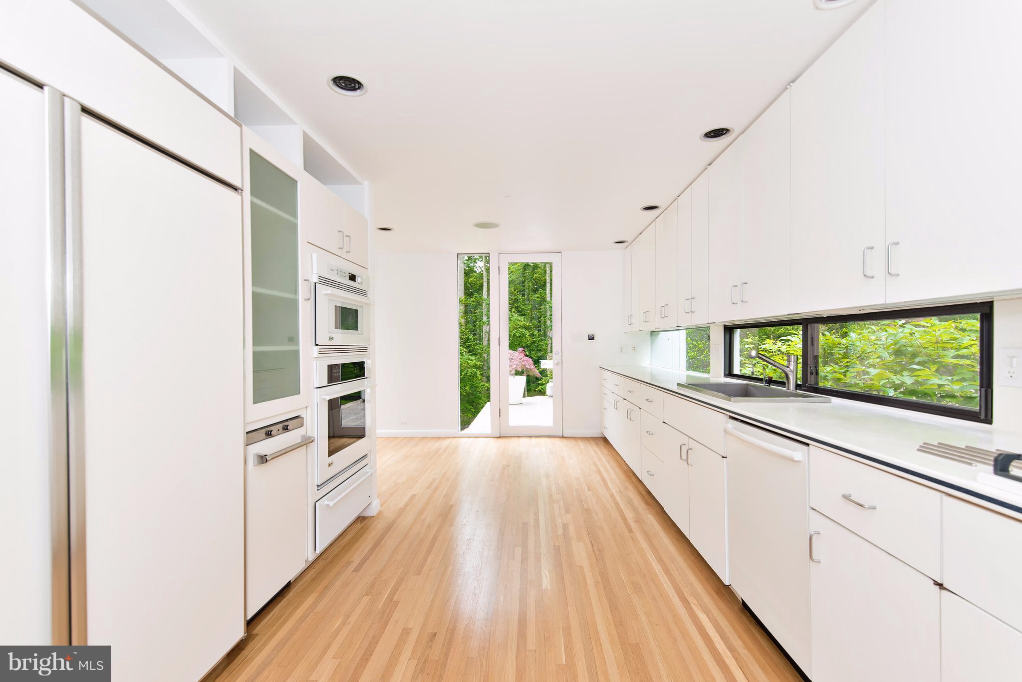 8630 Overlook Road McLean, VA 22102 - Photo 11 of 30 Renovated yet preserved Kitchen, Viking, Sub Zero