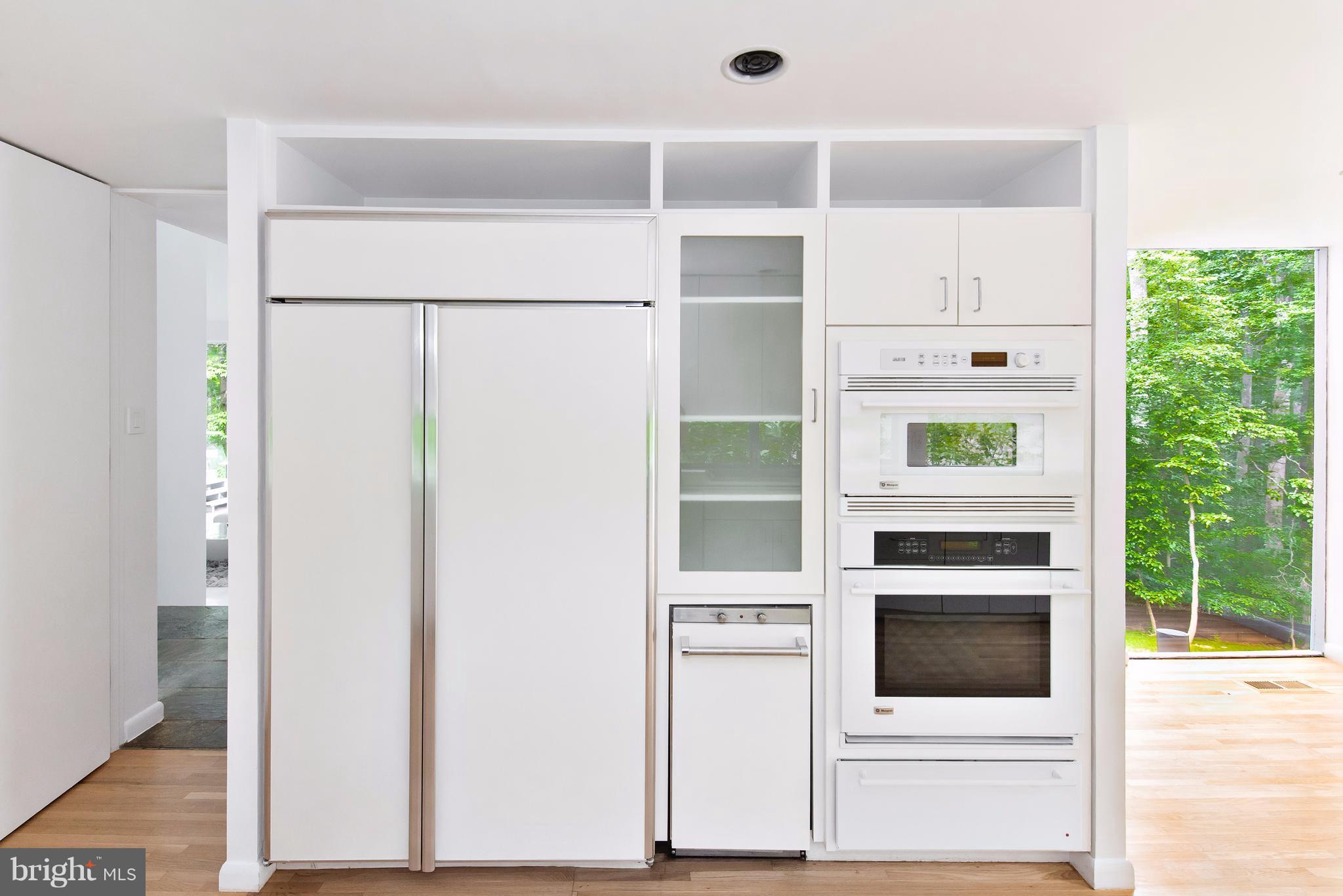 8630 Overlook Road McLean, VA 22102 - Photo 12 of 30 Renovated, Sub Zero and Viking Appliances