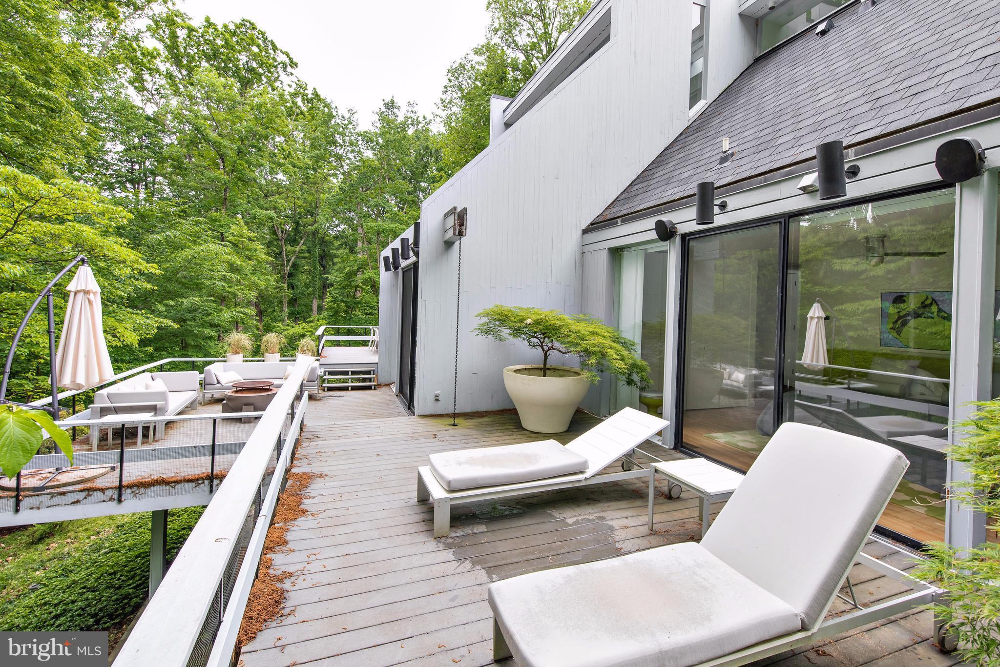 8630 Overlook Road McLean, VA 22102 - Photo 15 of 30 Master Private Deck