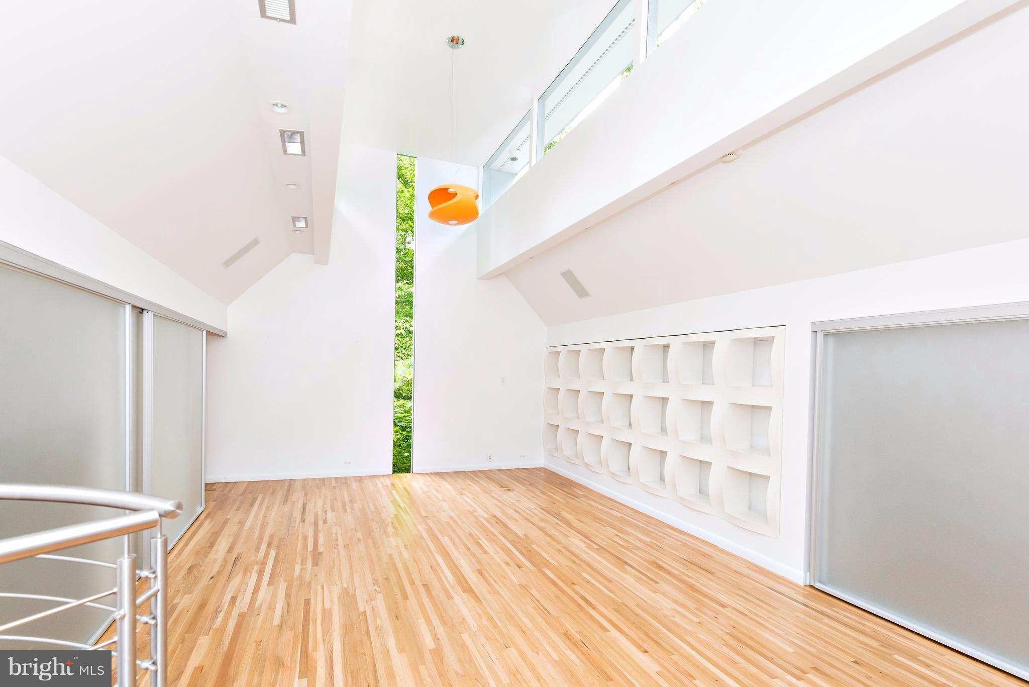 8630 Overlook Road McLean, VA 22102 - Photo 20 of 30 Loft, Living Room/Den/Guest Bedroom
