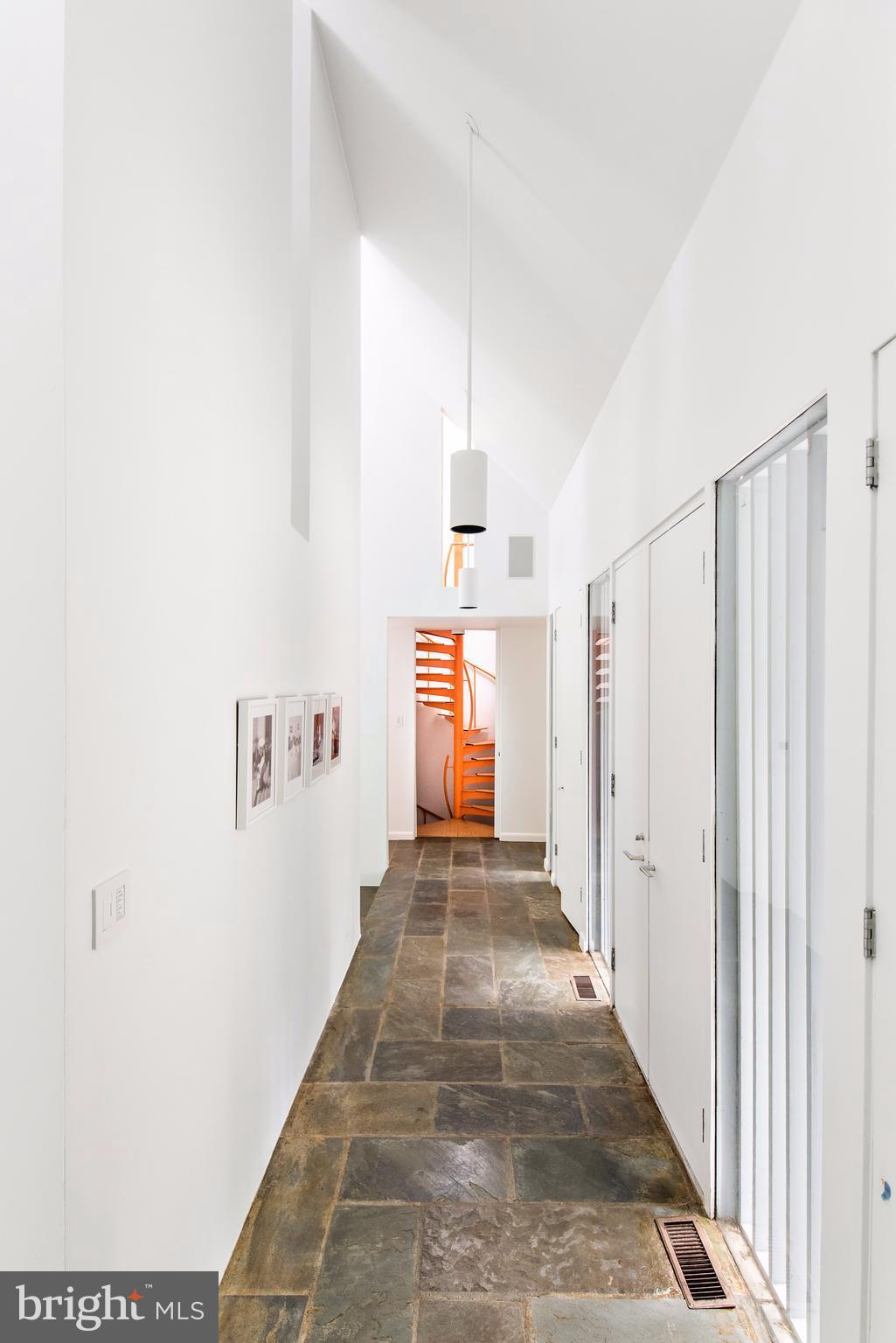8630 Overlook Road McLean, VA 22102 - Photo 21 of 30 Main Hallway
