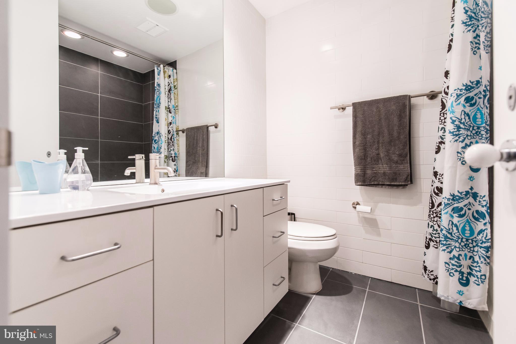 8630 Overlook Road McLean, VA 22102 - Photo 29 of 30 Full Bathroom #2